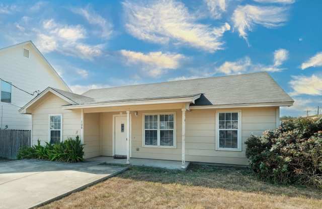 108 Live Oak Cir photos photos