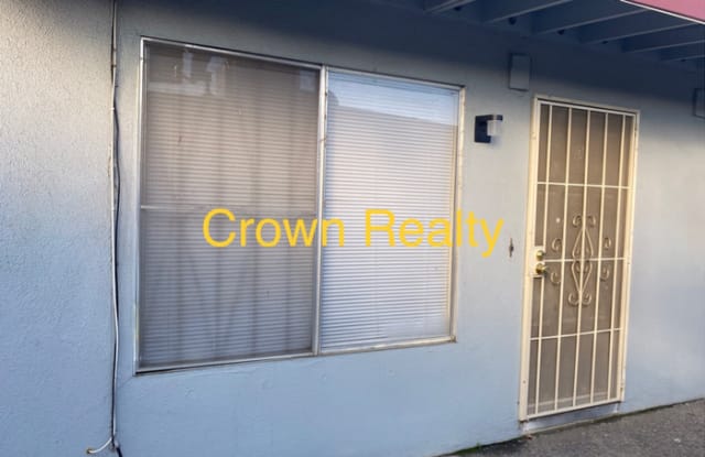 1420 West Walnut Avenue - 1420 West Walnut Avenue, Visalia, CA 93277