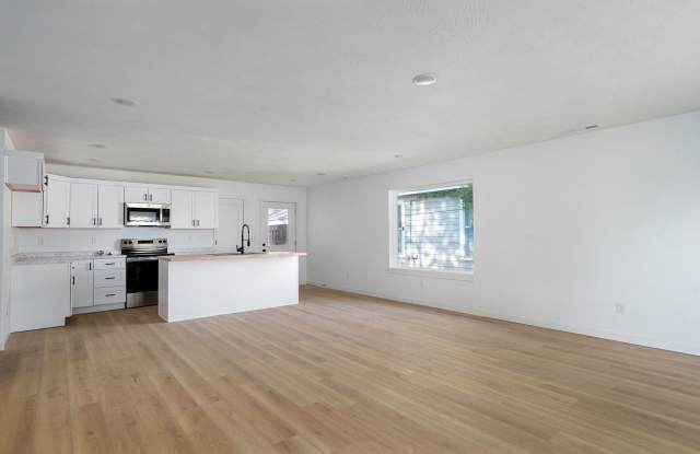 College students welcome! Brand new 3 bedroom | 2 bathroom | 1 car garage home -- Walking distance to MSU and downtown! - 434 West Normal Street, Springfield, MO 65807 College students welcome! Brand new 3 bedroom | 2 bathroom | 1 car garage home -- Walking distance to MSU and downtown! - 434 West Normal Street, Springfield, MO 65807