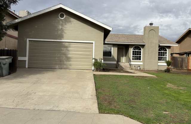 6044 East Illinois Avenue - 6044 East Illinois Avenue, Fresno, CA 93727