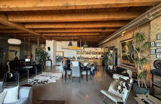 2614 W North Ave photos photos