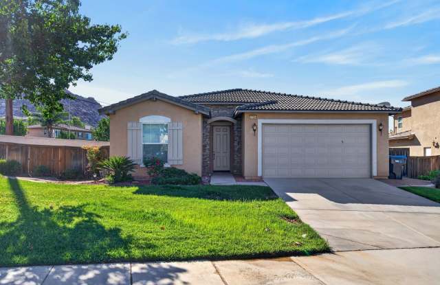 Expansive Single Story Home Gallery 1