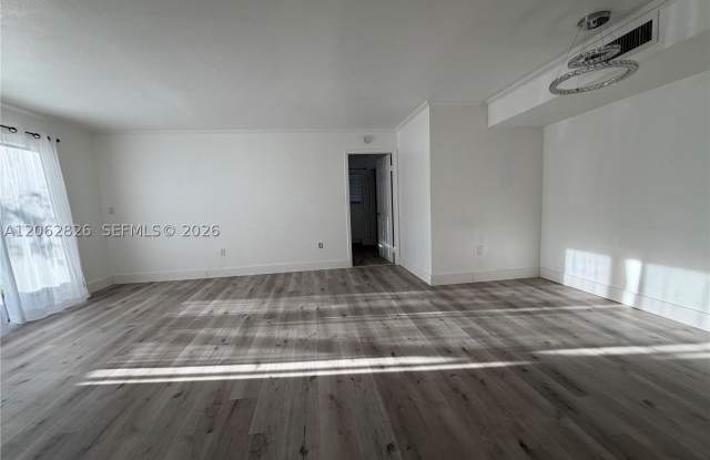 20681 NE 4th Pl Gallery 2