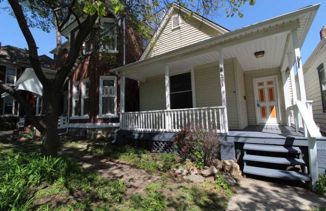 1 Bedroom 1 Bath House In The Strawberry Hill Neighborhood photos photos