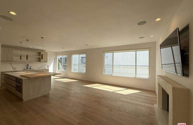 125 South Elm Drive - 125 South Elm Drive, Beverly Hills, CA 90212