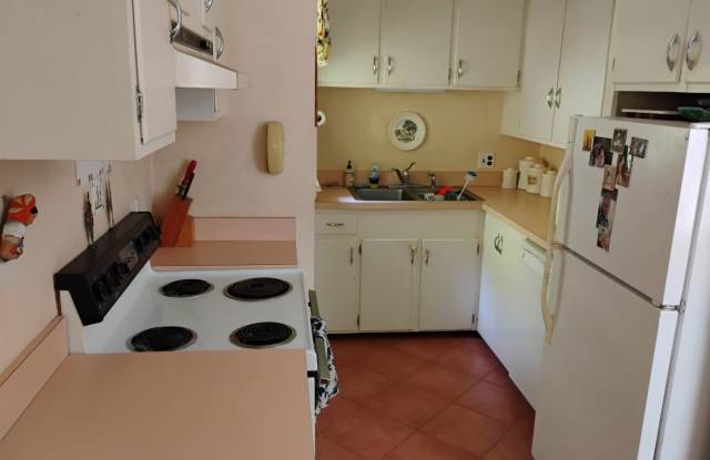 Spacious Furnished 3-4 Bedroom Home Near Dartmouth photos photos