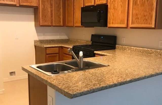 Occupied Please Do NOT Disturb Tenant - 3 Bedroom 2 Bath Contact Property Pros Property Management Gallery 4