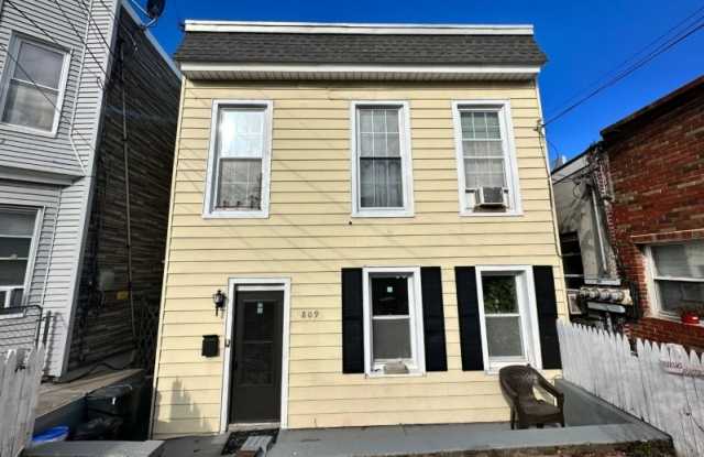 809 Columbia Ave - 809 Columbia Avenue, North Bergen, NJ 07047