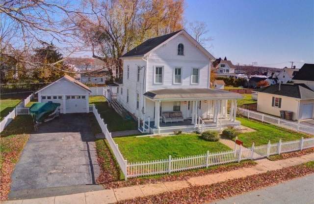 11 York Avenue - 11 York Avenue, Niantic, CT 06357