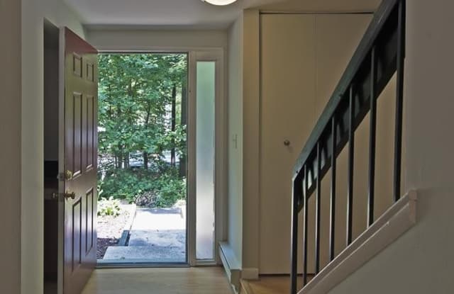 2418 CLOUDCROFT SQ Gallery 3