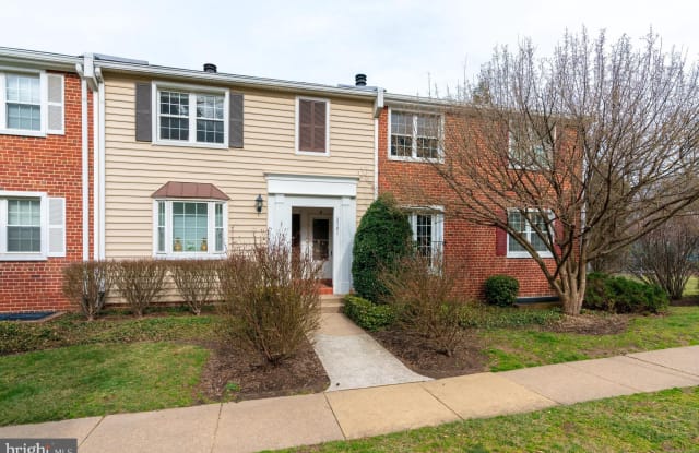 2701 S WALTER REED DRIVE - 2701 South Walter Reed Drive, Arlington, VA 22206
