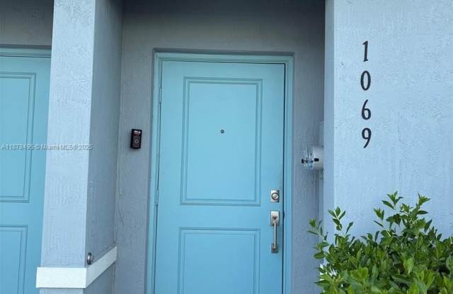 1069 NW 4th Ter photos photos