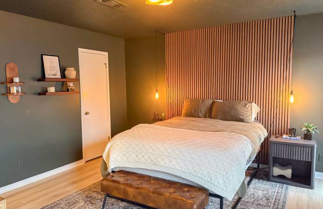 Charming NE Columbus Home with Vaulted Ceiling, Fireplace & Patio Spaces photos photos