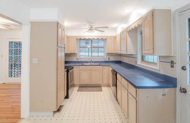 Updated 2BR/1.5BA Smyrna Home with Basement, New Porch & 2,072 Sq Ft Gallery 3