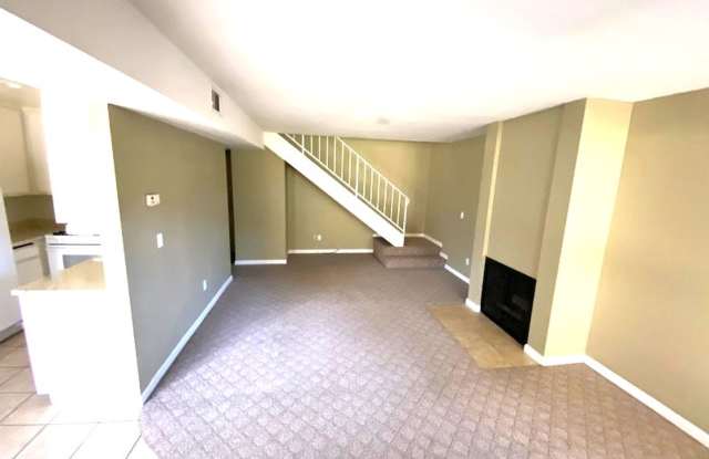 Knollwood Village Townhome in Orcutt Gallery 4