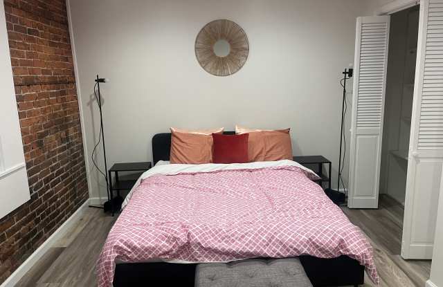 674 Clinton St photos photos
