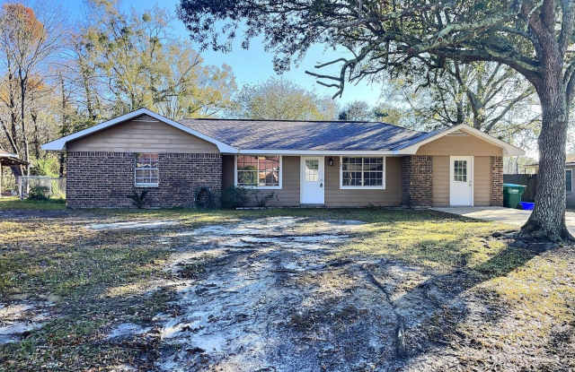 Spacious 4-Bedroom, 2-Bathroom Home in Ocean Springs – Prime Location & Move-In Ready! photos photos