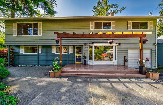 Edmonds 5 Bedroom 3.5 Bath Fully Fenced photos photos