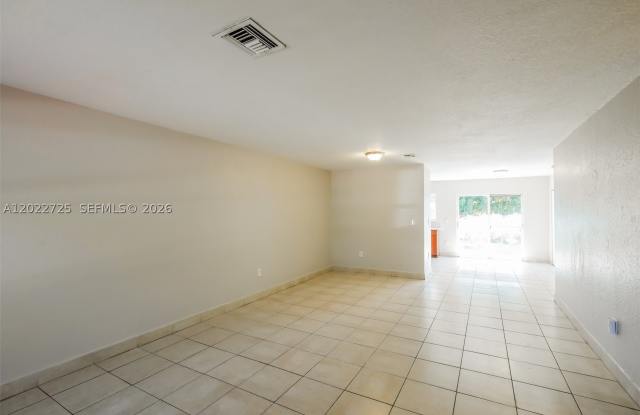 19420 NW 32nd Ave Gallery 2