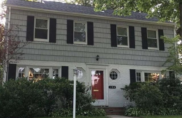 194 Brompton Road - 194 Brompton Road, Garden City, NY 11530
