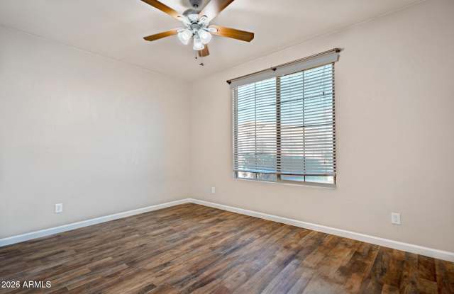 18433 W Sunnyslope Lane Gallery 4