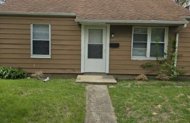 1801 North Underhill Street - 1801 North Underhill Street, Peoria, IL 61604