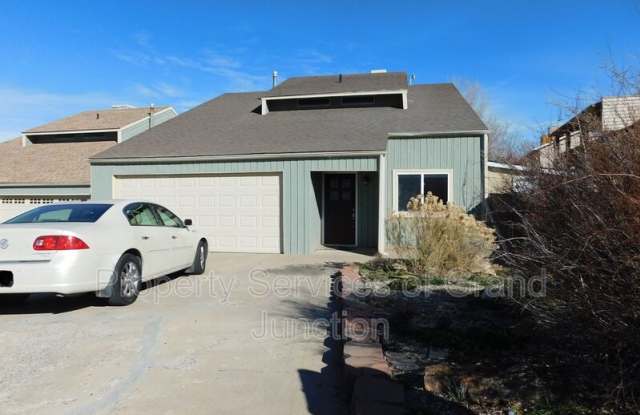 2338 1/2 Rattlesnake Court photos photos