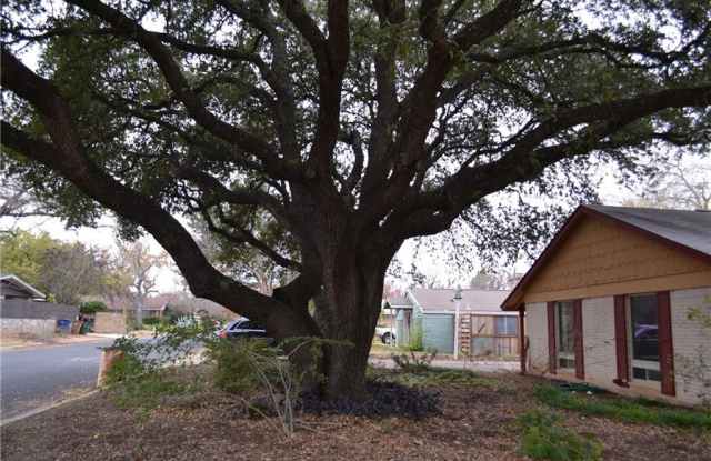 1912  Ridgemont DR Gallery 2