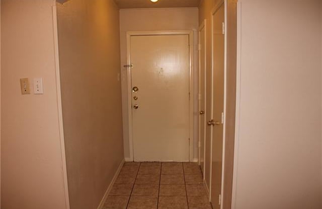 920 Roaming Road Drive Gallery 3