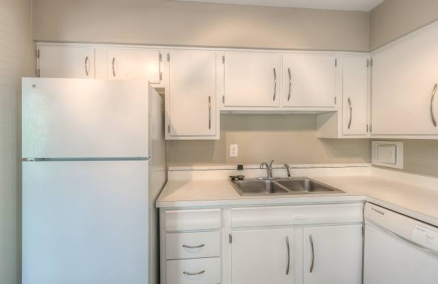 4821 Roanoke Parkway Gallery 4
