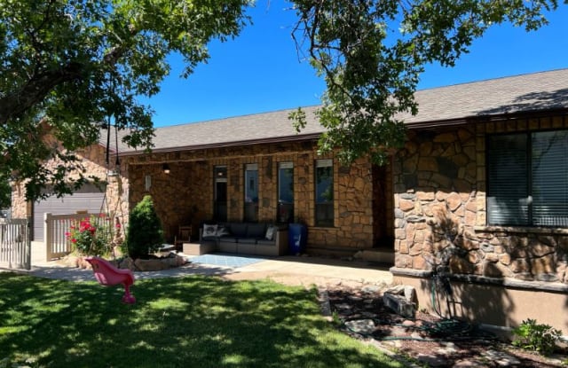 921 Woodridge Dr - 921 Woodridge Drive, Layton, UT 84040