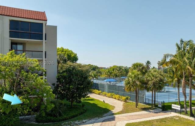 825 Egret Cir Gallery 2