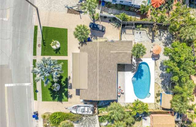 6892 GULF WINDS Drive Gallery 3