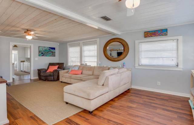 409 16TH AVE S - 409 16th Avenue South, Jacksonville Beach, FL 32250
