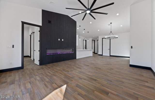 2701 W Villa Loop Gallery 3