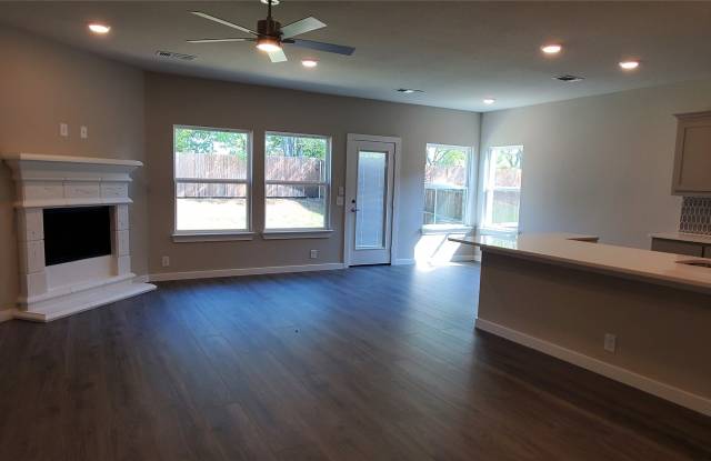1208 Anderson Gallery 3