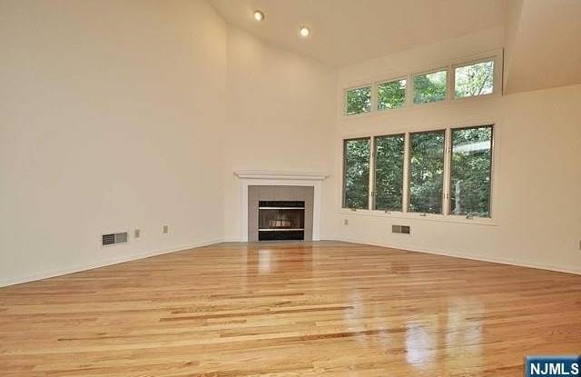 25 Lakeview Drive Gallery 3
