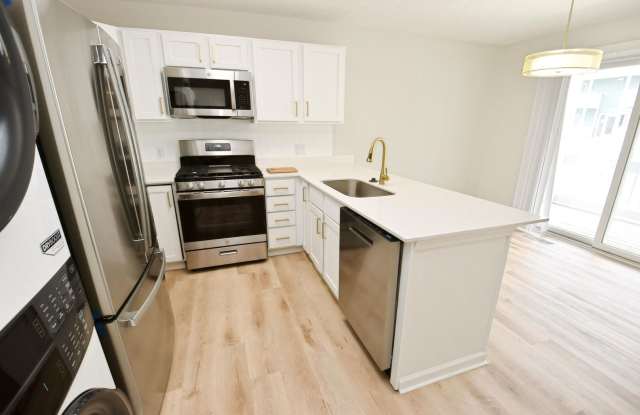 Freshly remodeled Condo at Legacy Landings 2 bedroom/2 baths Gallery 4