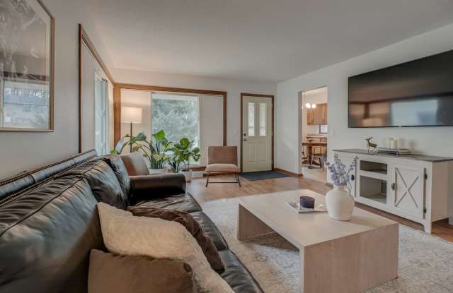 2006 Pine St W - 2006 Pine Street West, Stillwater, MN 55082