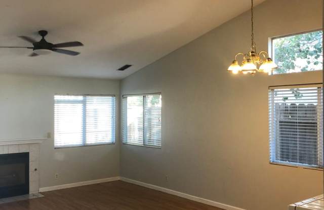 Modesto: $2600 3 bed 2 bath single story with a pool * Gallery 4
