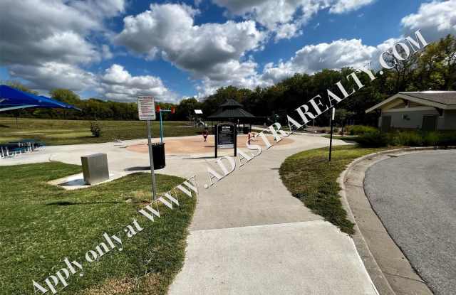 Spacious Duplex in Lee's Summit-Available in AUGUST!! photos photos
