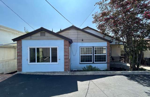 Charming 2 Bed 1 Bath Home with Office on Large Lot in Orange Gallery 3