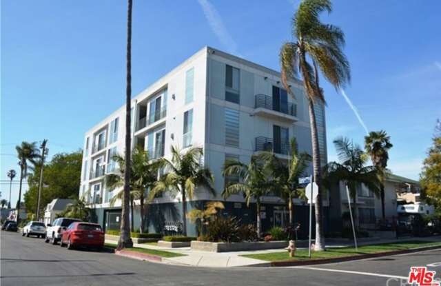 201 N Manhattan Pl photos photos