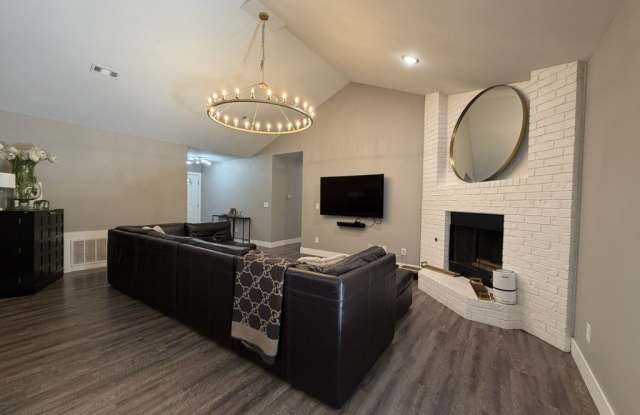 1314 N Fieldstone Avenue Gallery 4