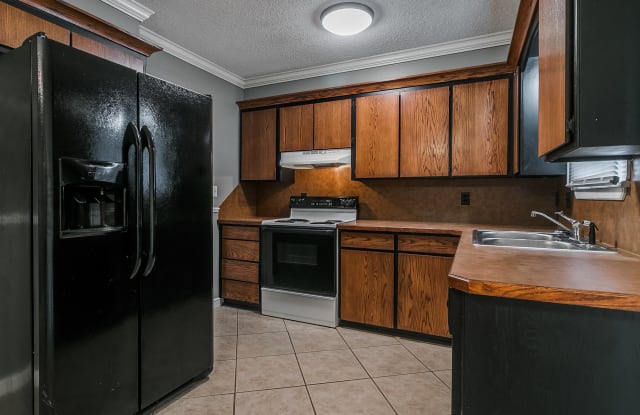 425 West Linden Drive - 425 West Linden Drive, Mustang, OK 73064