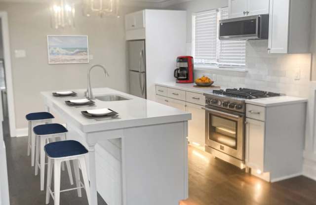 Spacious 3 Bed / 2.5 Bath Home - Large Yard - T/E Schools photos photos