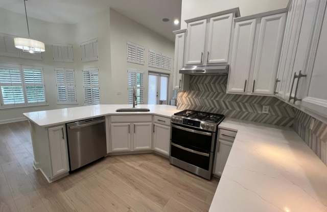 Fully renovated 3 bedroom/ 2.5 bathroom home in Cimarrone on the golf course! photos photos