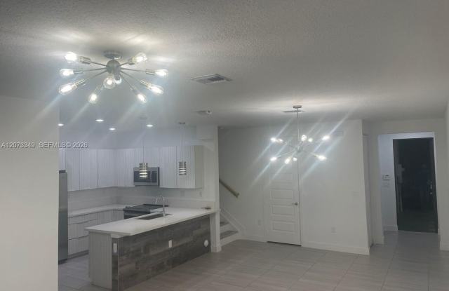 10445 NW 81st Terrace 10445, Doral, FL 33178 - 6076 Gallery 3