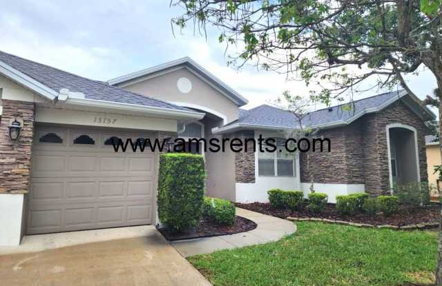 Spacious 5 bedroom home in Hunter Creek Gallery 4