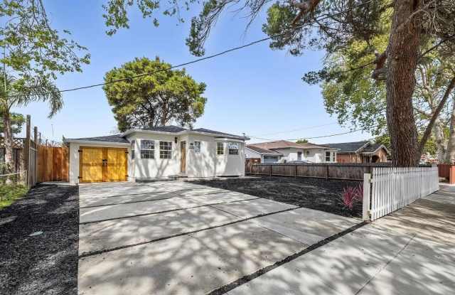 Charming 2 bedroom, 1 bathroom house photos photos
